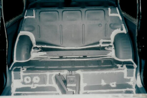 Interior trasero con costuras de soldadura eliminadas - Restauración Fiat 500
