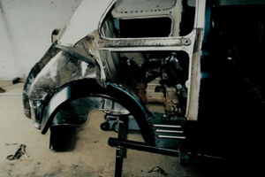 Vernieuwen van rechter zijdrempels en achterste rechter spatbord - Fiat 500 Restauratie