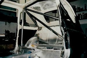 Instalación del arco antivuelco - Restauración Fiat 500